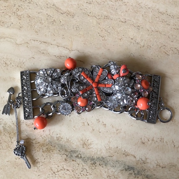 Betsey Johnson Orange Flowers & Bee Bracelet - Picture 2 of 3